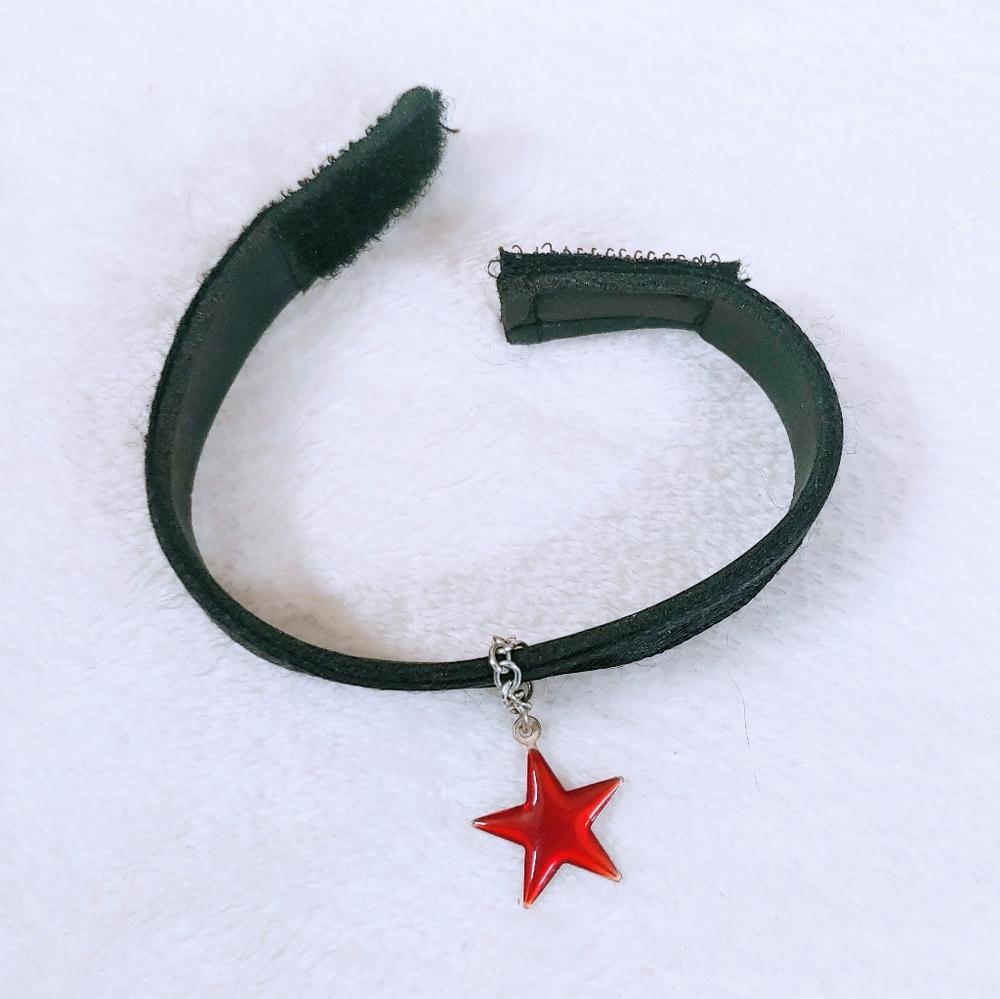 Red Star Black Ribbon Bracelet - Picture 2 of 4